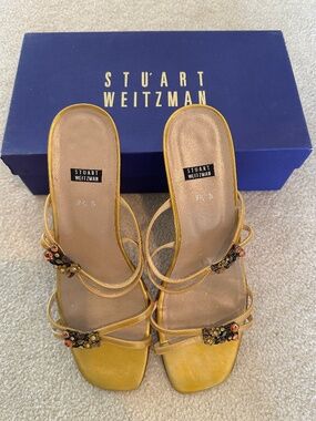 VINTAGE WOMEN'S STUART WEITZMAN GOLD LEATHER SANDALS WITH STRAPS